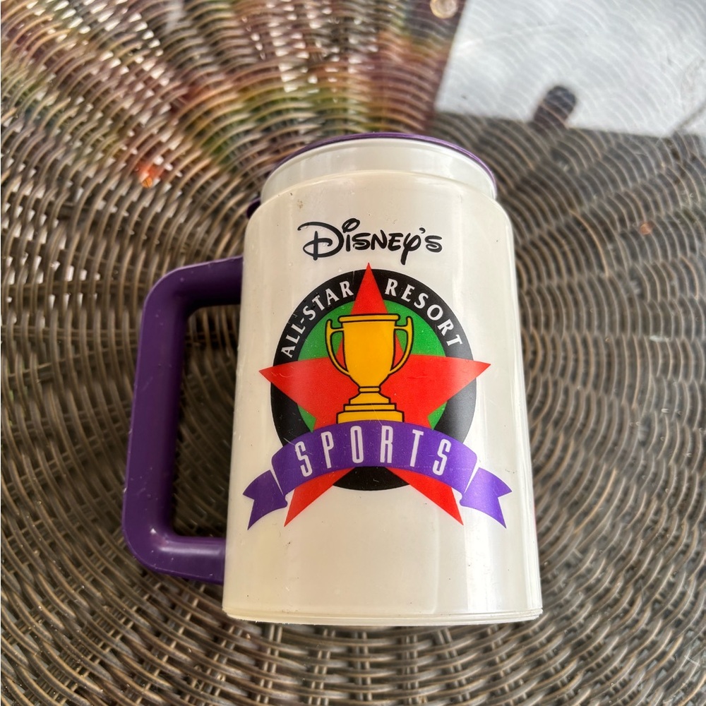 Disney White Plastic Lid